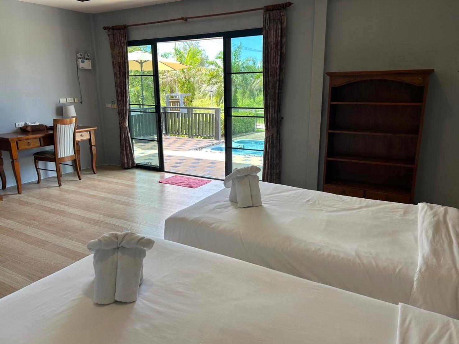 The Hip Resort @ Khao Lak Bang Sak Екстериор снимка