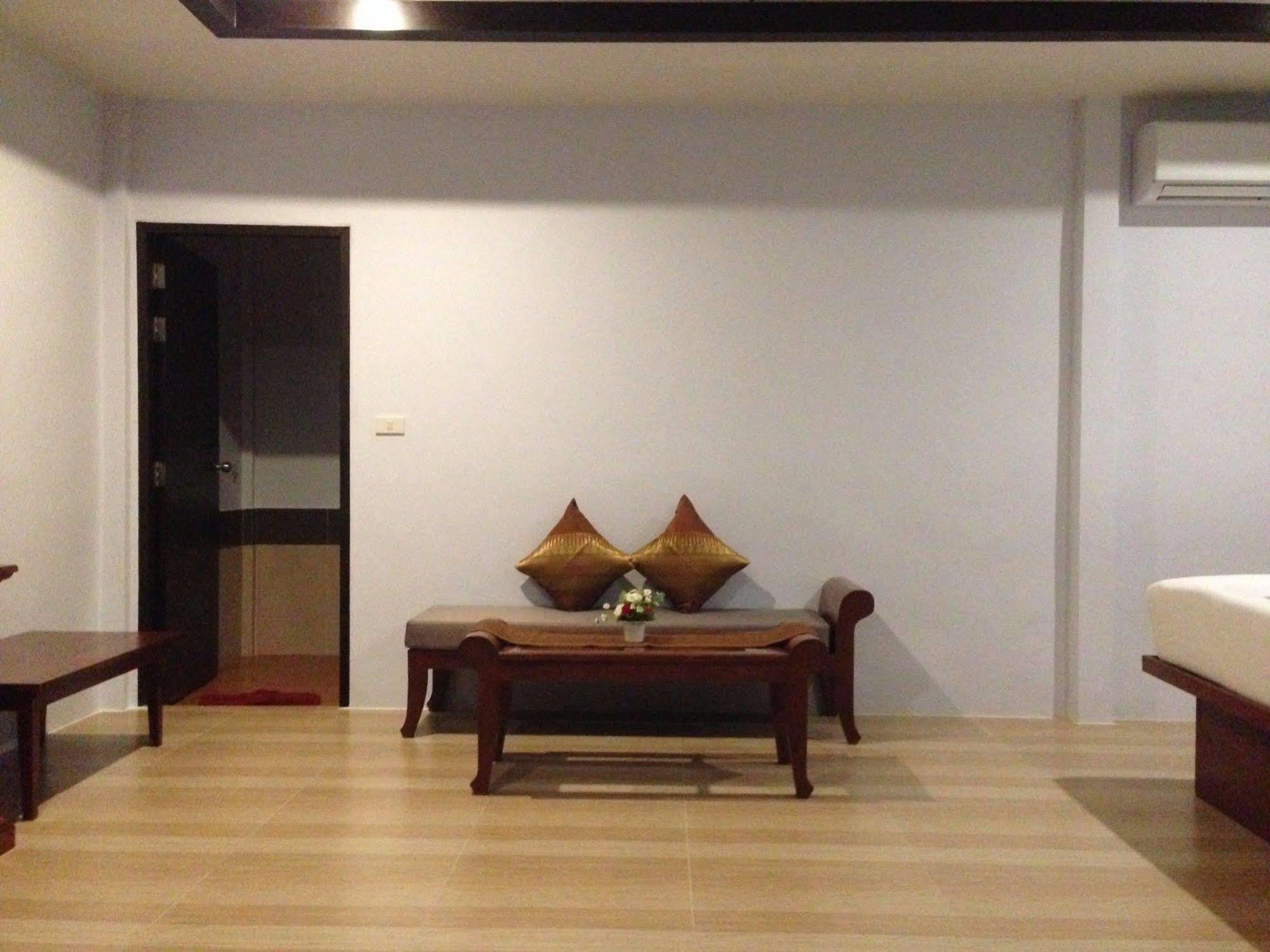 The Hip Resort @ Khao Lak Bang Sak Екстериор снимка