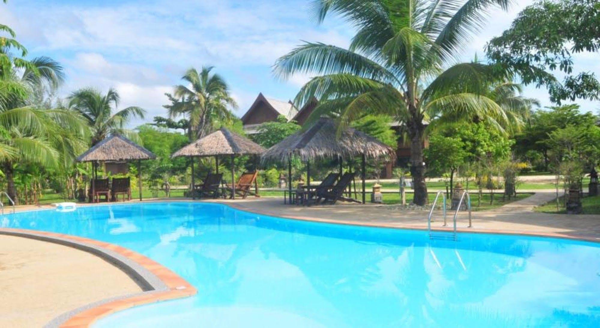 The Hip Resort @ Khao Lak Bang Sak Екстериор снимка